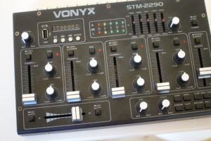 Vonyx STM2290 Panel links