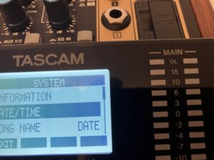 Tascam Model 12 Display Nahaufnahme