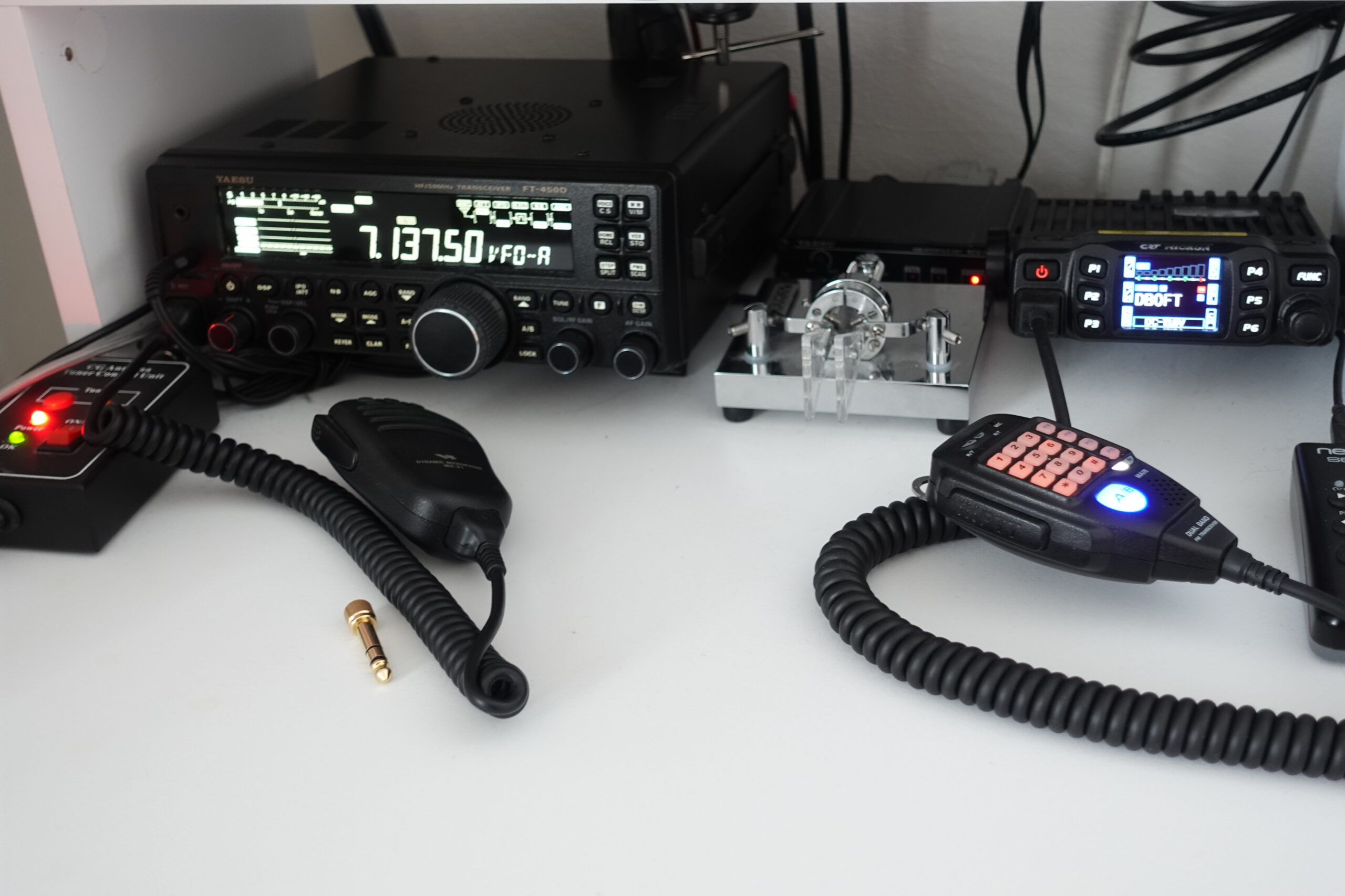 Yaesu FT-450D, CRT Micron v2, Bencher CW-Paddle