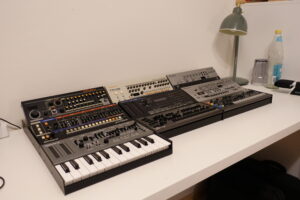 Roland SH-01A mit K-25m